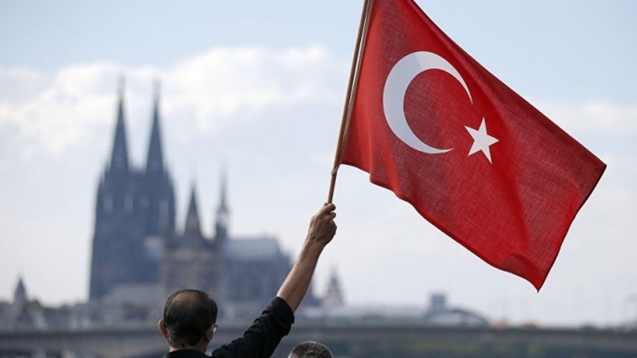 Algı Gerçeği Sollarken Dış Politika ve Kamu Diplomasisi