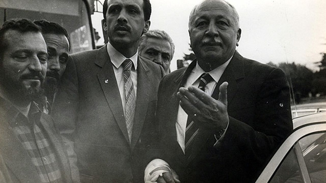 Erbakan: Sistem içi muhalif - Akif Emre