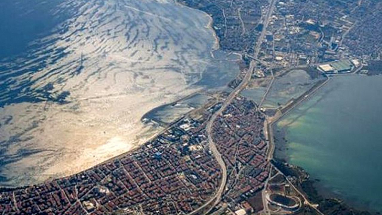 AYM Kanal İstanbul'un yap-işlet-devret modeli ile yapılmasının önünü açtı