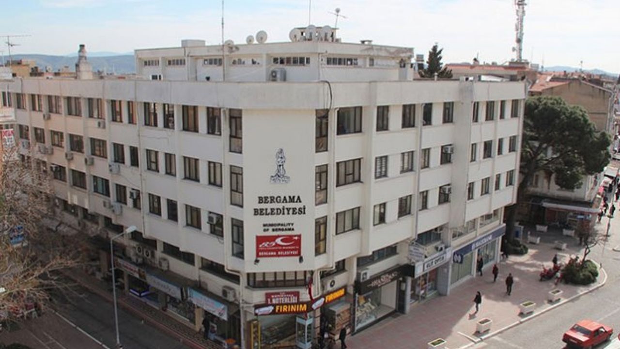 Bergama belediye binası için yıkım kararı