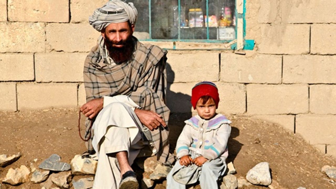 Afganistan'da hangi etnik gruplar yaşıyor?