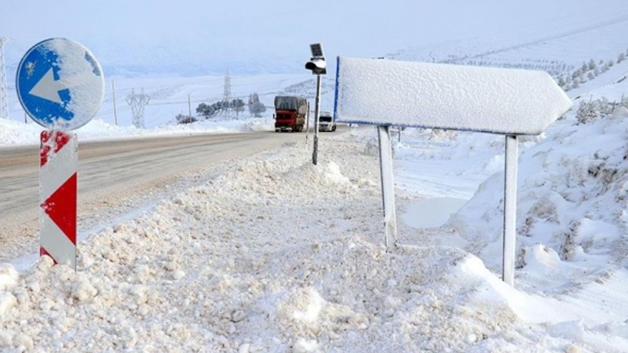 O ilde 594 köy yolu ulaşıma kapandı