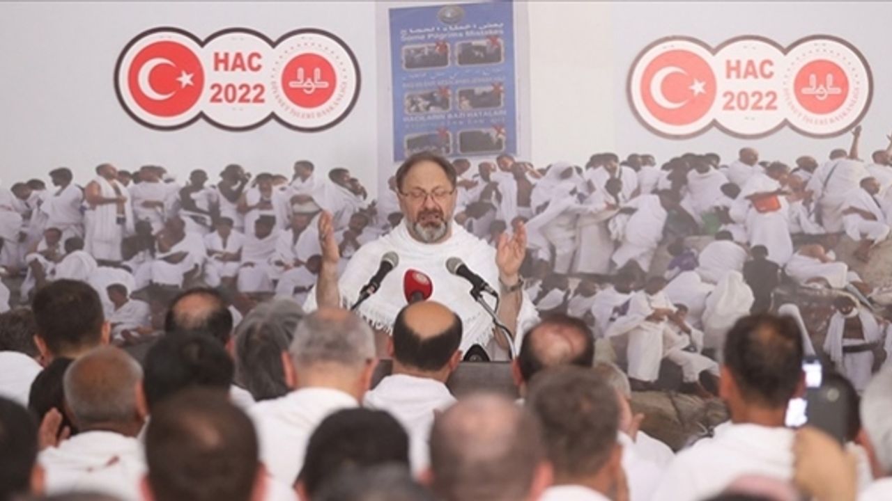 Diyanet İşleri Başkanı Erbaş, vakfe duası yaptı