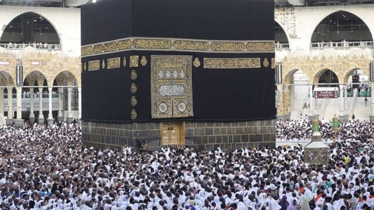 Suudi Arabistan tüm vize türlerine umre izni verdiğini duyurdu