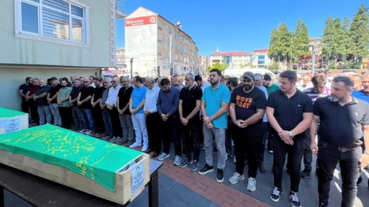 İki kardeş bir saat arayla vefat etti