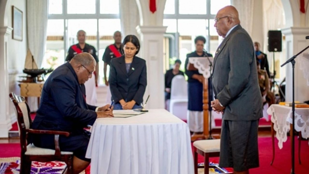 Fiji'de Frank Bainimarama'nın 16 yıllık iktidarı sona erdi