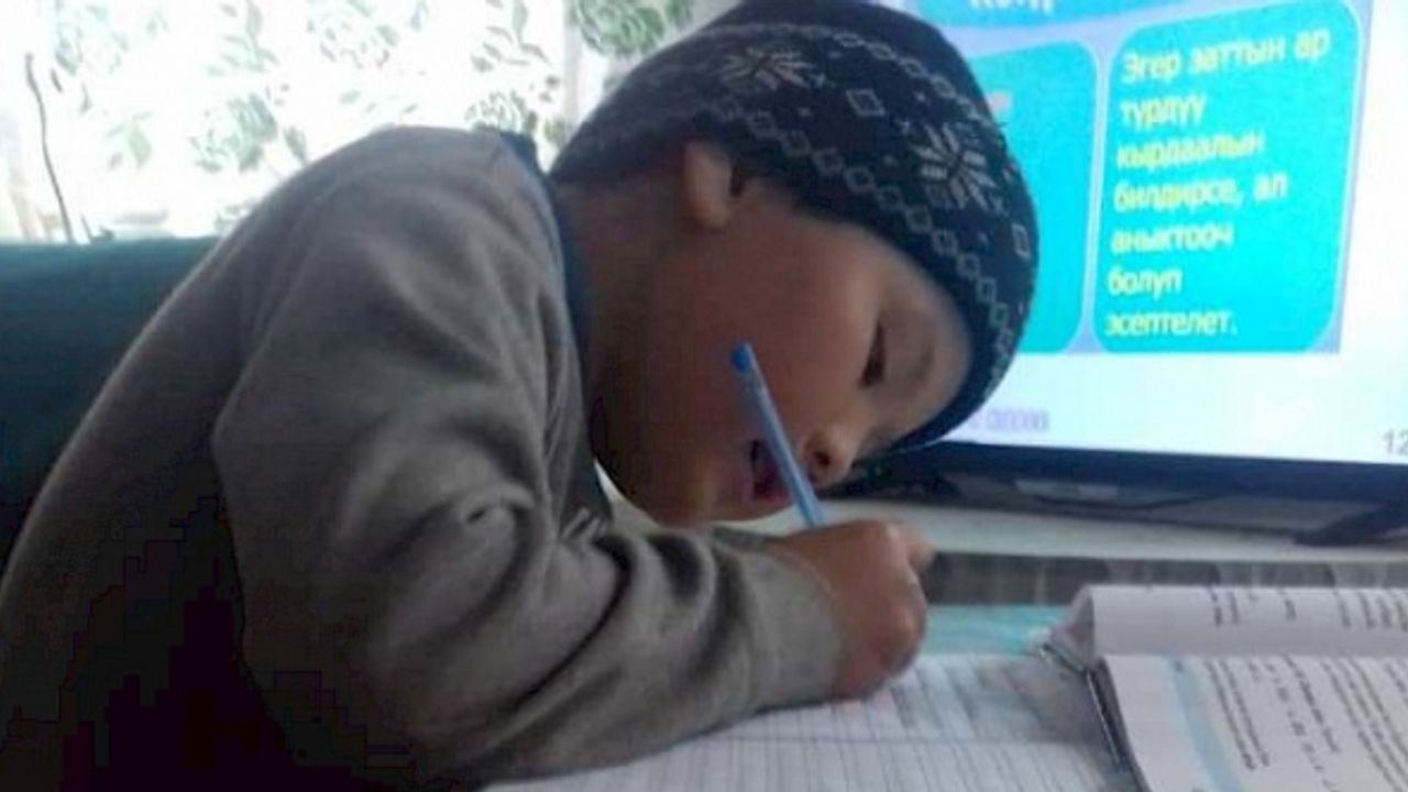 Grip salgınının etkili olduğu Kırgızistan'da uzaktan eğitimin süresi uzatıldı