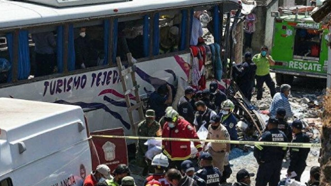 Meksika'da turist otobüsü kaza yaptı: Bir ölü, 41 yaralı