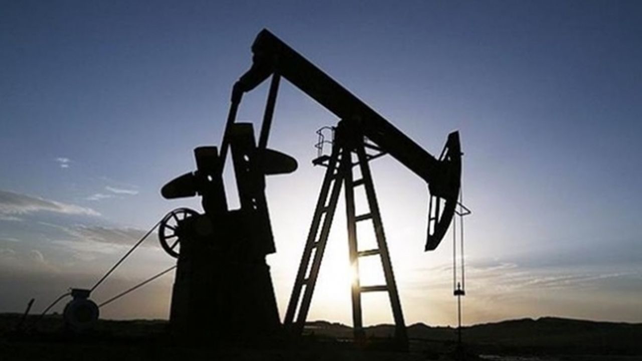 Putin imzaladı: Rus petrolüne tavan fiyat uygulayan ülkelere petrol satılmayacak