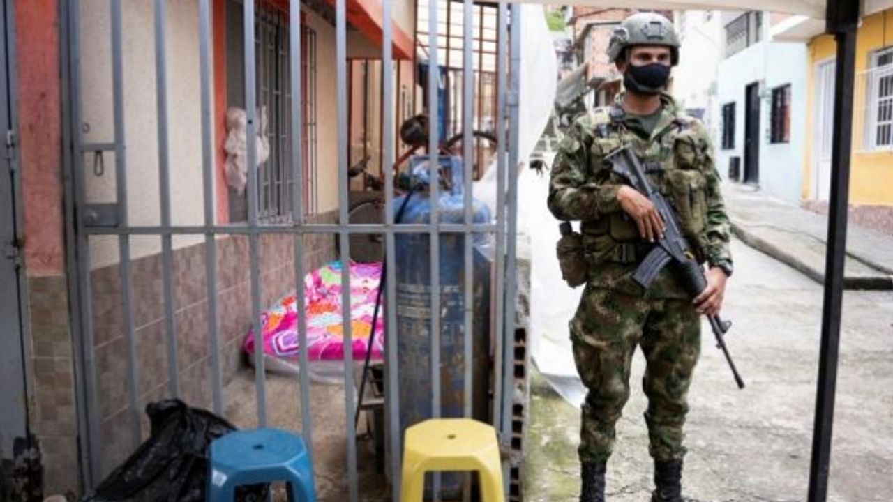 Kolombiya'da düzenlenen operasyonda cephanelik ele geçirildi