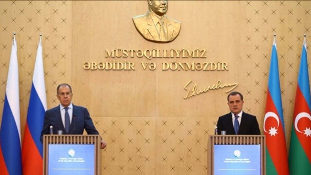 Lavrov ve Bayramov telefonda görüştü