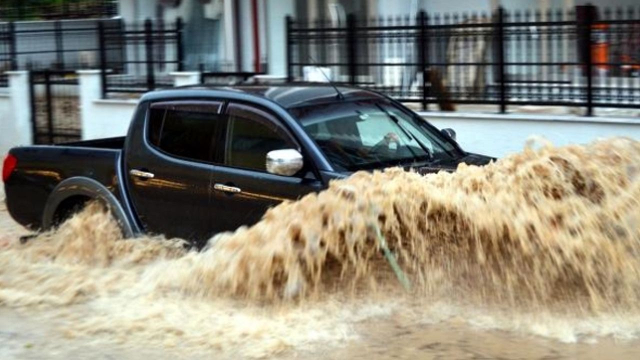Meteoroloji: Kuvvetli yağış ve fırtına geliyor