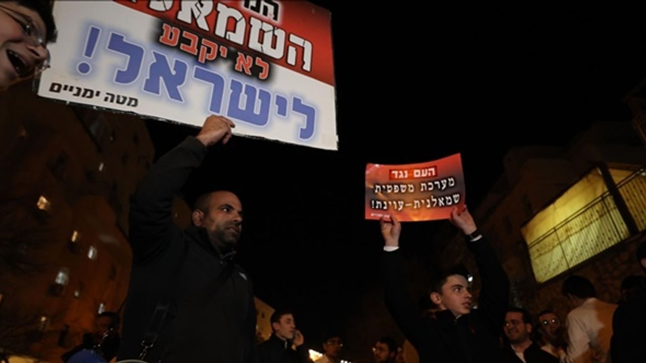 Netanyahu, İçişleri ve Sağlık bakanlığı görevine getirilen Deri'yi bakanlıktan azletti