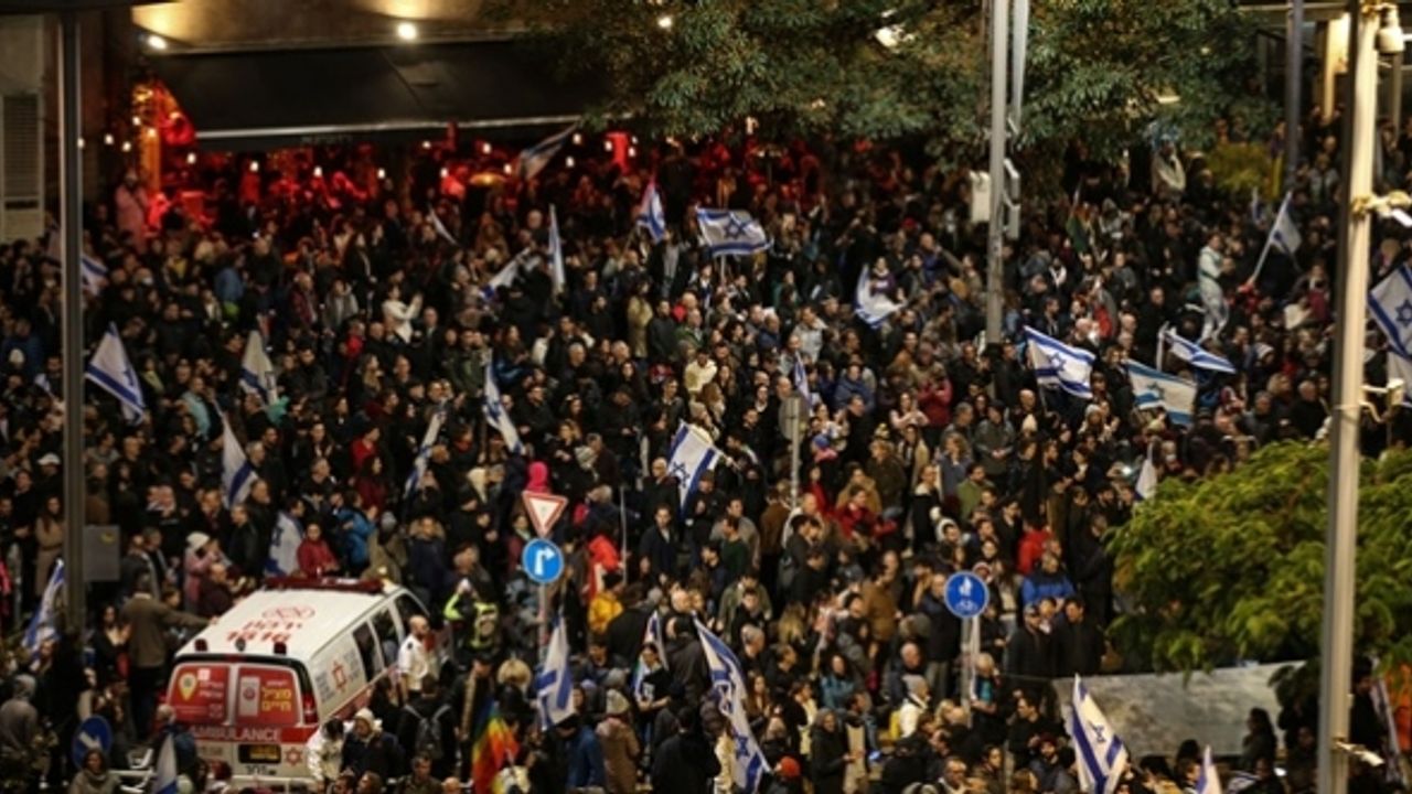 Tel Aviv'de 80 bin kişi toplandı, Netanyahu hükümetini protesto etti