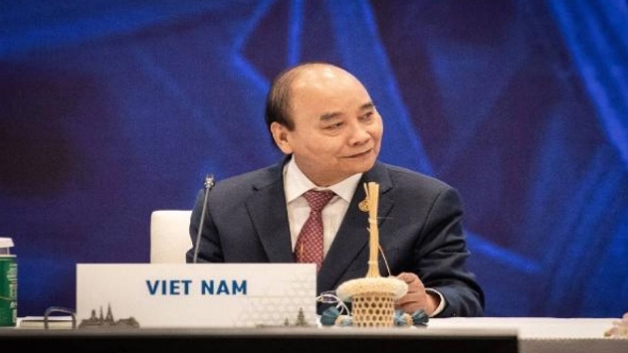 Vietnam Devlet Başkanı Phuc istifa etti