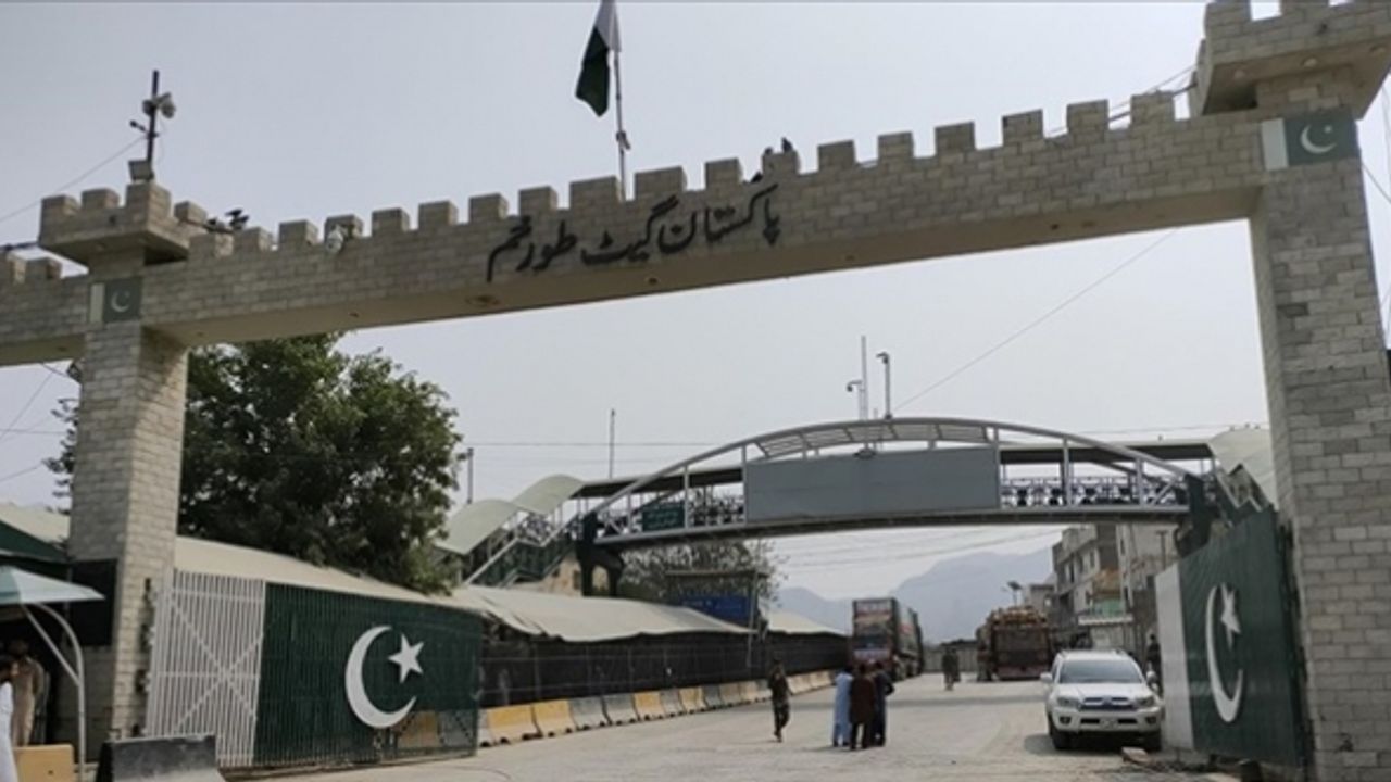 Afganistan ile Pakistan arasındaki sınır kapısı yeniden açıldı
