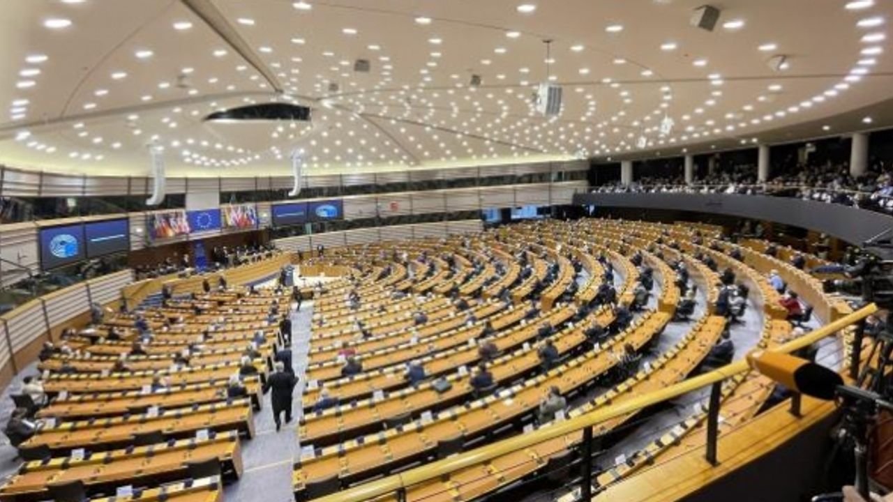 AP'de yolsuzlukla suçlanan milletvekillerine yönelik iddialar netleşiyor