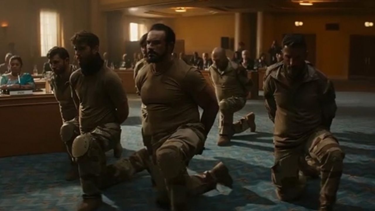 Black Panther'de suçluların kamuflajlarının Fransız askeri üniformalara benzerliği tartışmalara neden oldu