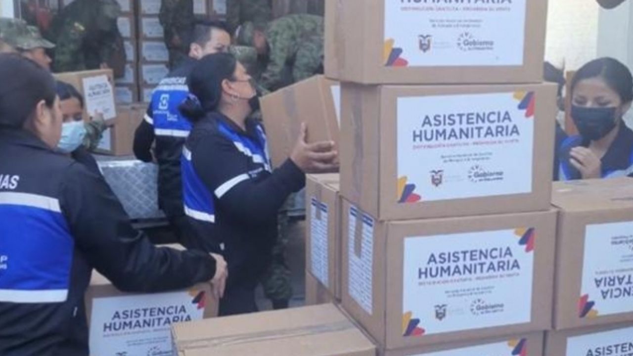 Ekvador'da Türkiye'deki depremzedeler için tonlarca yardım malzemesi toplandı