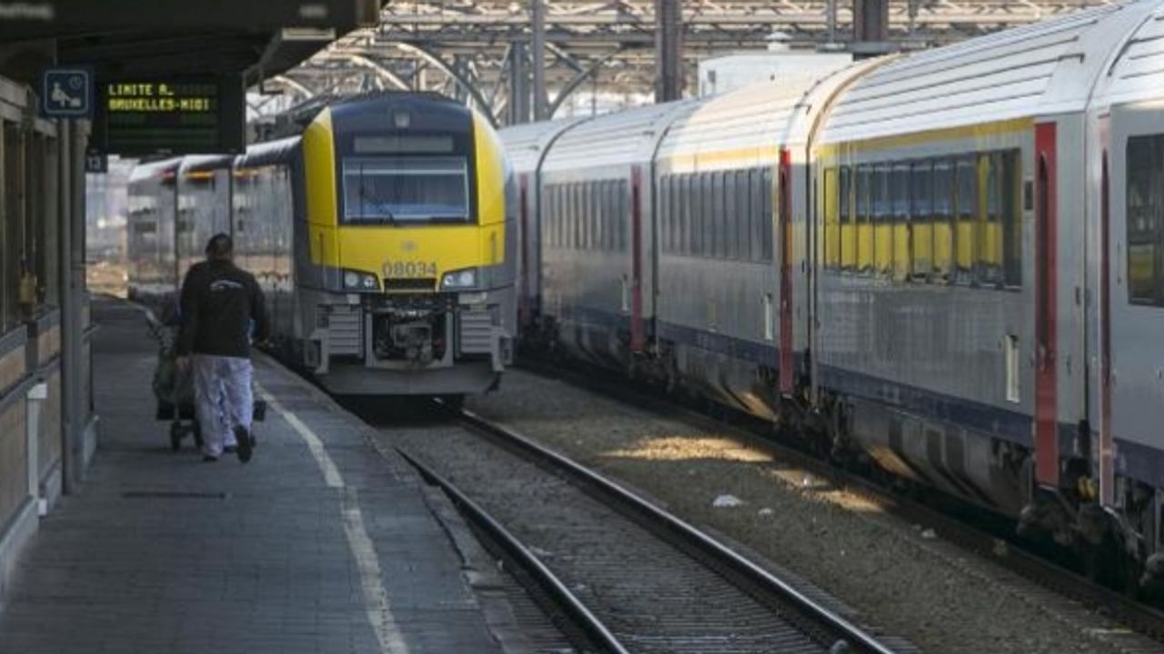 Fransa'da elektrik kesintisi tren seferlerini aksattı