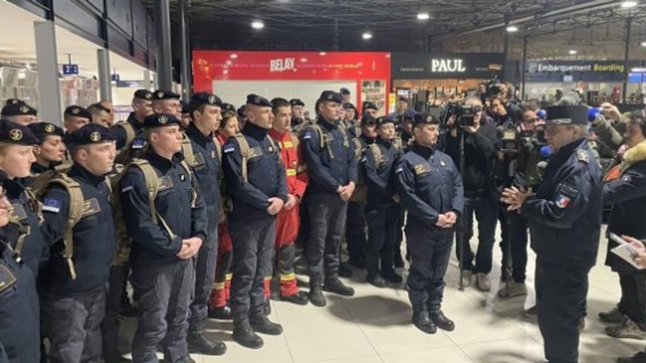 Fransa’nın depremlerle ilgili gönderdiği 2 ekip yola çıktı