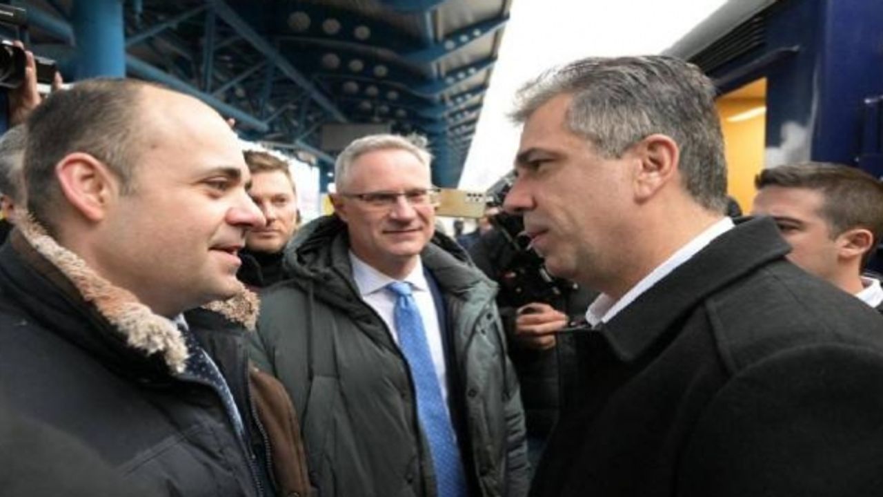 İsrail Dışişleri Bakanı ülkesinin büyükelçiliğini yeniden açmak için Kiev'de
