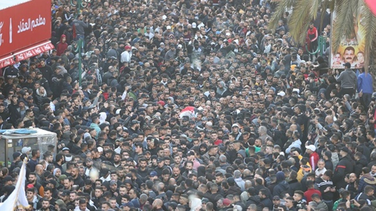 İsrail güçlerinin katlettiği 10 Filistinli toprağa verildi