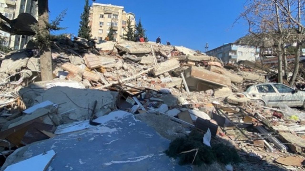 İsrail'in bombalarından kaçan Filistinli aile Türkiye'deki depremde hayatını kaybetti
