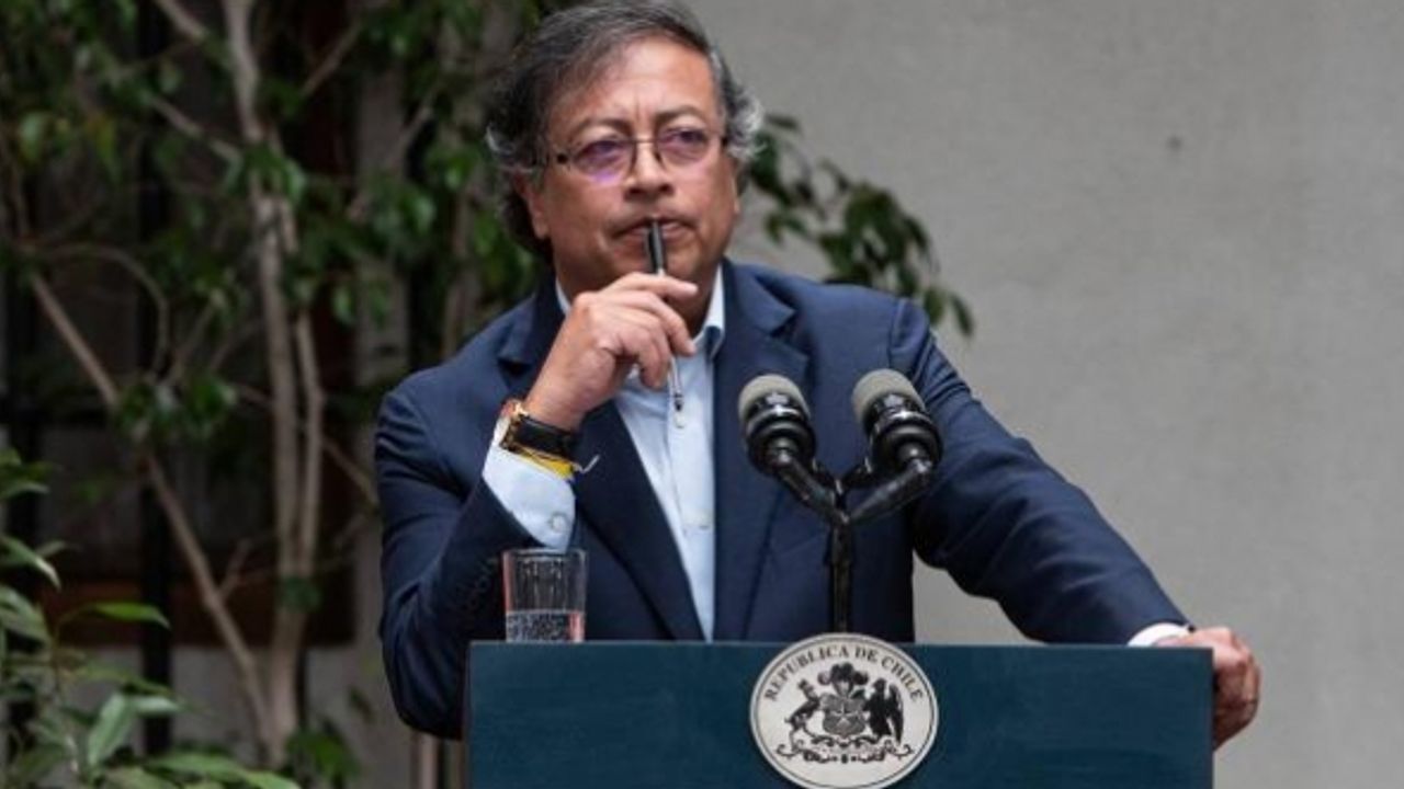 Kolombiya Cumhurbaşkanı Petro'nun, Peru'da "istenmeyen kişi" ilan edilmesine tepki