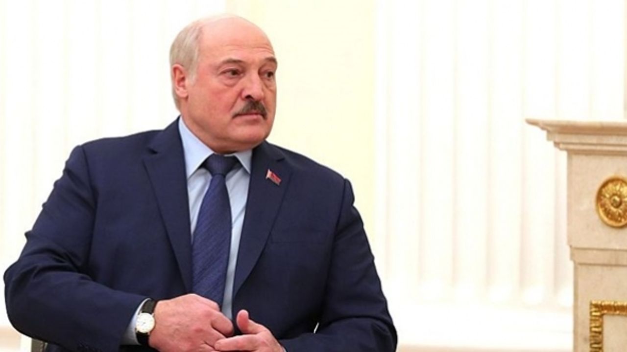 Lukaşenko'dan talimat: Belarus, 100 ila 150 bin arasında gönüllülerden oluşacak ordu kuruyor