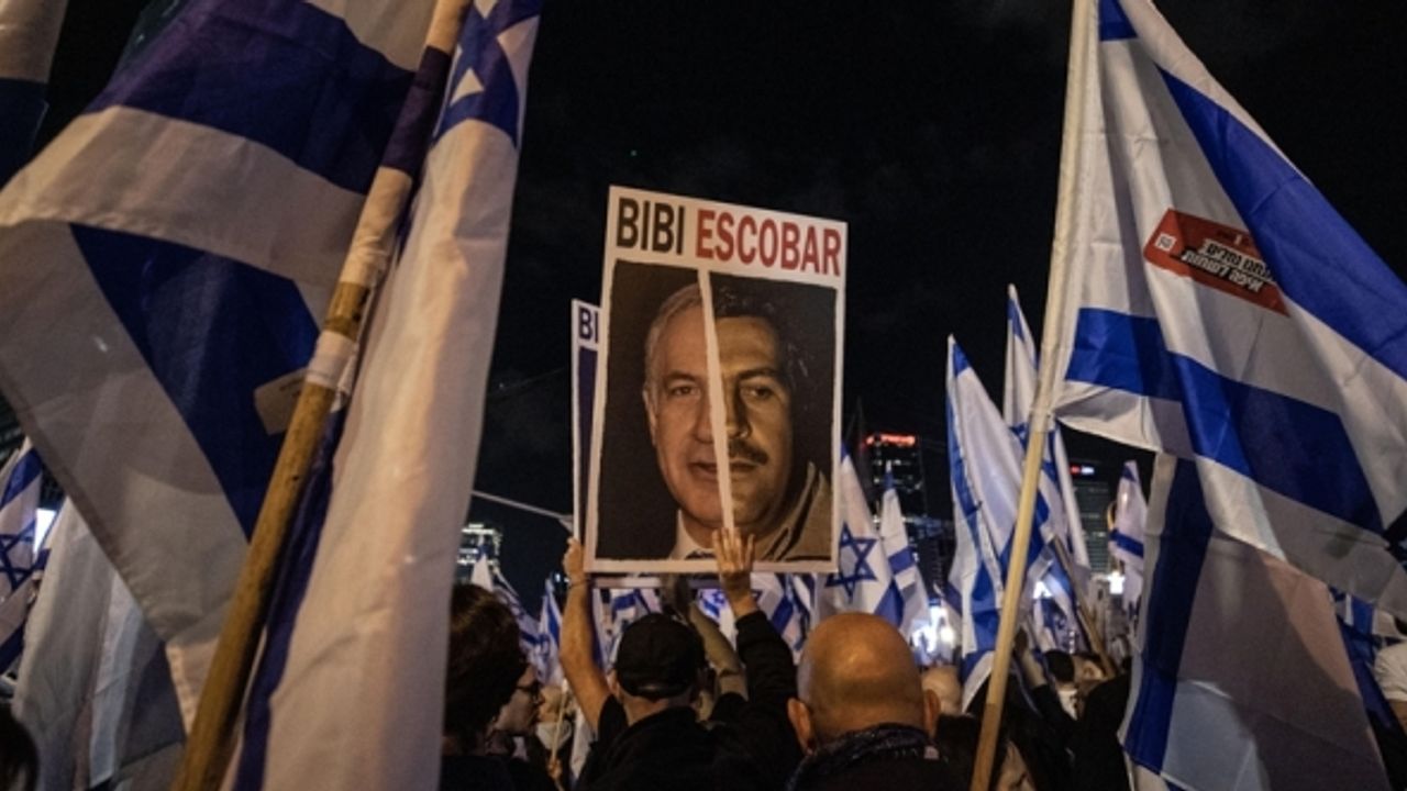Netanyahu hükümeti karşıtı protestoların 8. haftasında sokaklardaki İsrailli sayısı yüz bini aştı