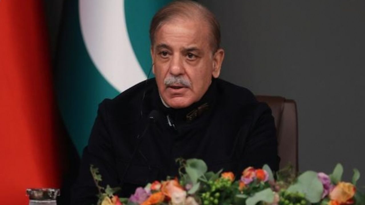 Pakistan Başbakanı depremzedeler için ülkesindeki çadır üreticileriyle görüşecek