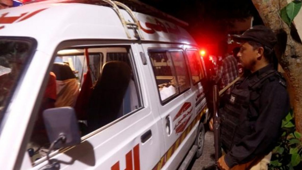 Pakistan'da pazar yerine bombalı saldırı: En az 5 ölü