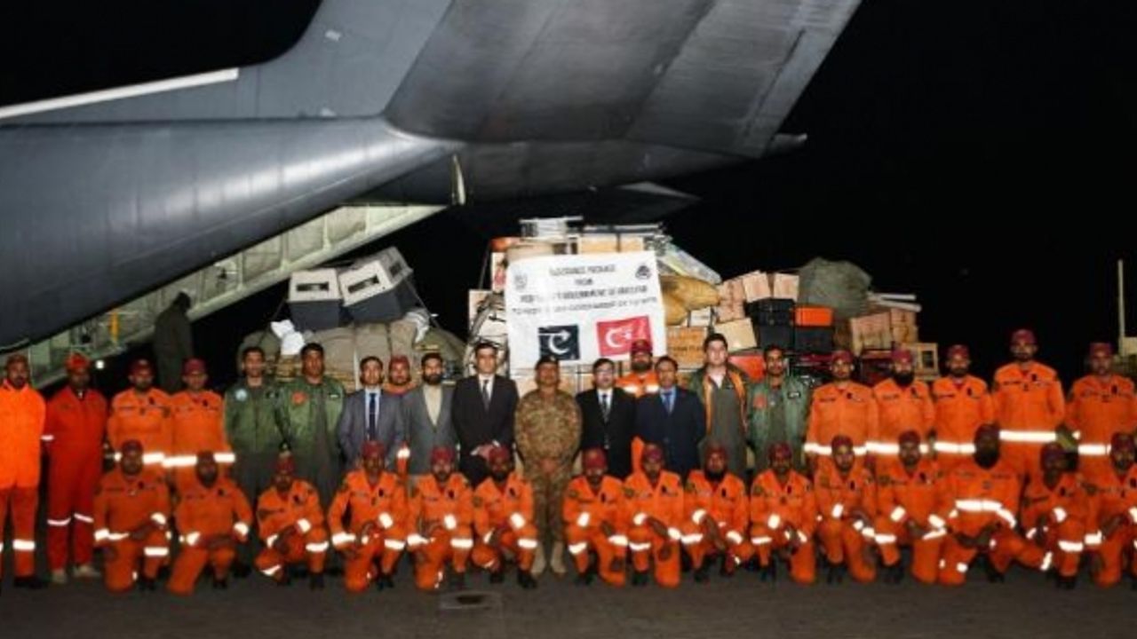 Pakistan Türkiye’ye arama kurtarma ekipleri gönderdi