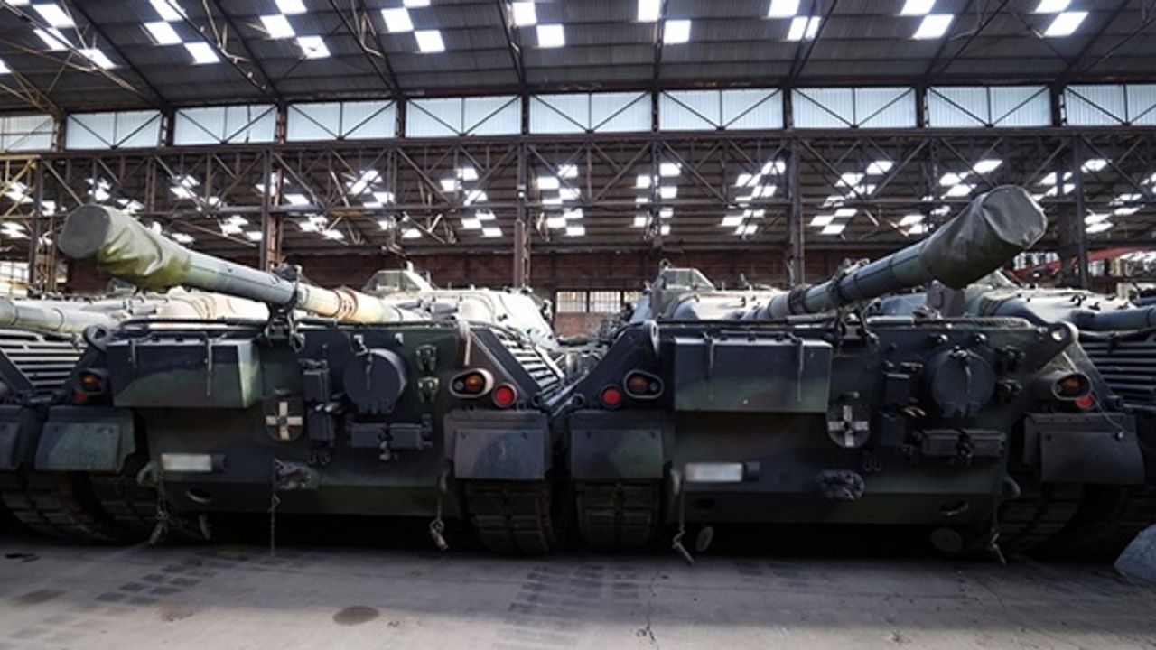 Polonya tankları Ukrayna'ya teslim etti