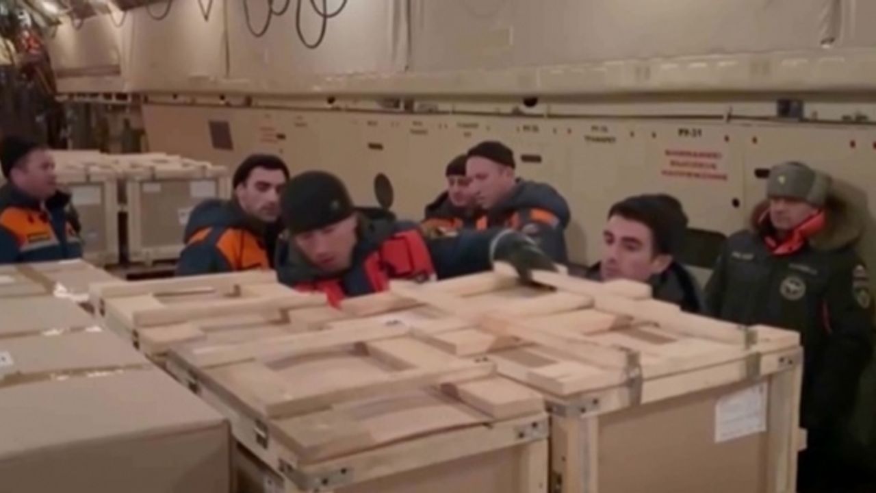 Rusya'dan depremzedelere 36 ton insani yardım gönderildi