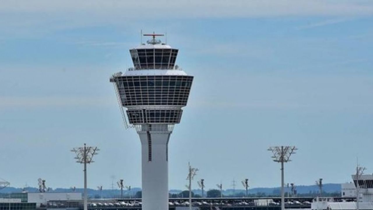 St. Petersburg'daki havalimanı "uçan belirsiz nesne" gerekçesiyle kapatıldı
