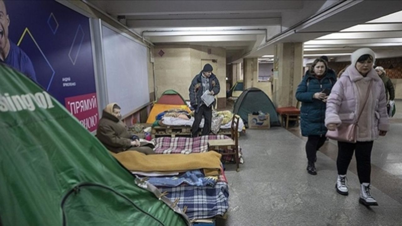 Ukrayna'da bazı insanlar hala metro istasyonlarında yaşıyor