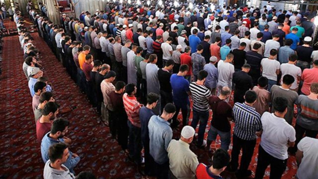 Hatimle teravih kılınan camiler 2023 TAM LİSTE? Hatimle teravih namazı hangi camilerde kılınıyor?