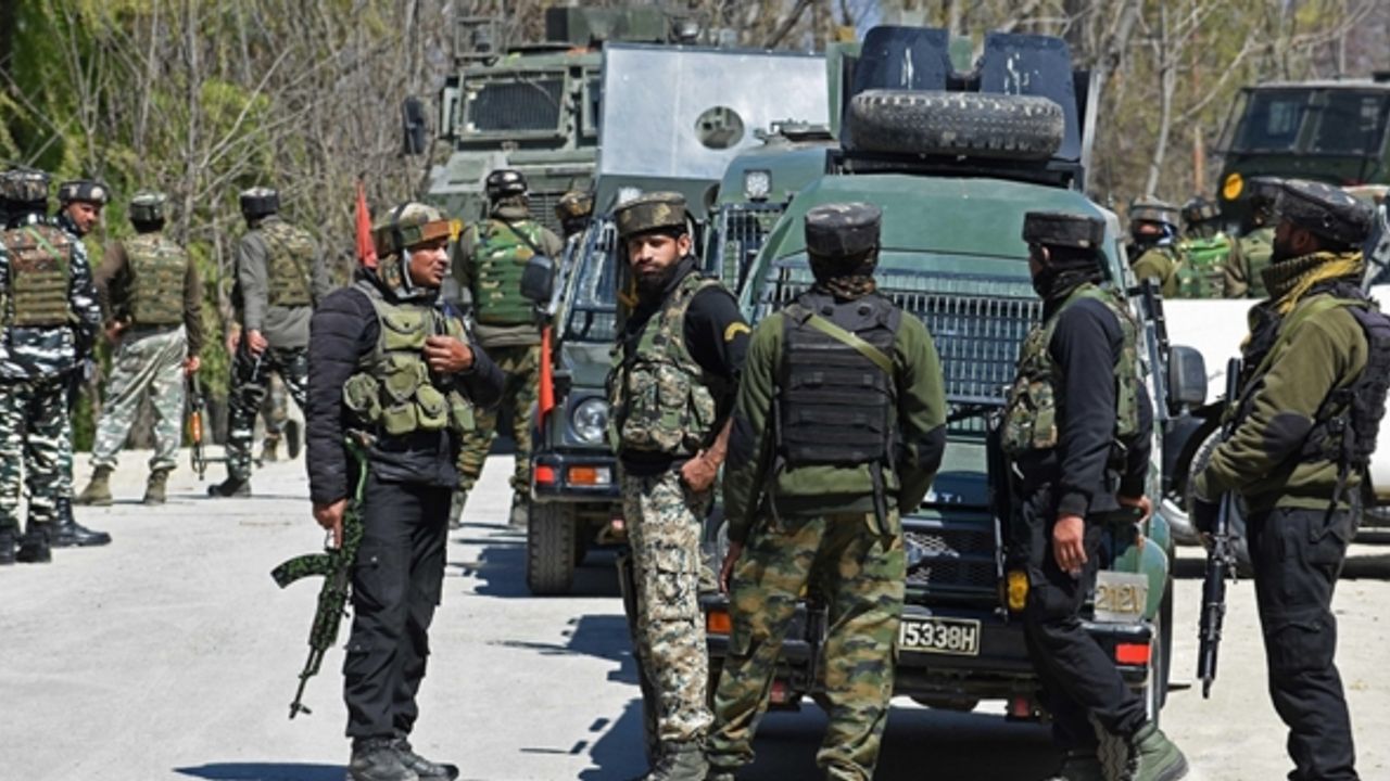 Hindistan sessiz sedasız silah depoluyor