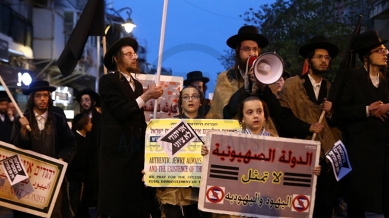 Londra'daki Yahudiler Netanyahu'u protesto etti