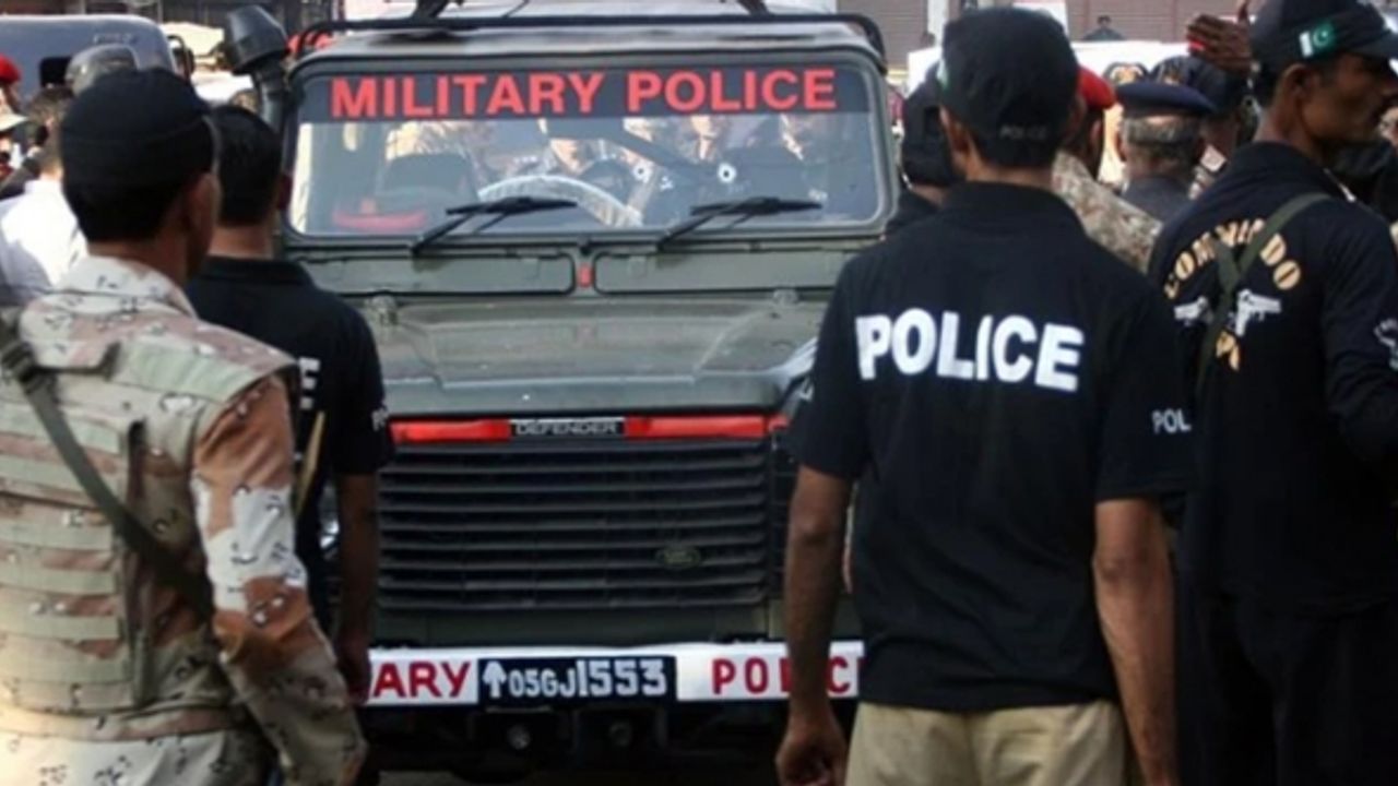 Pakistan'da din alimine silahlı suikast