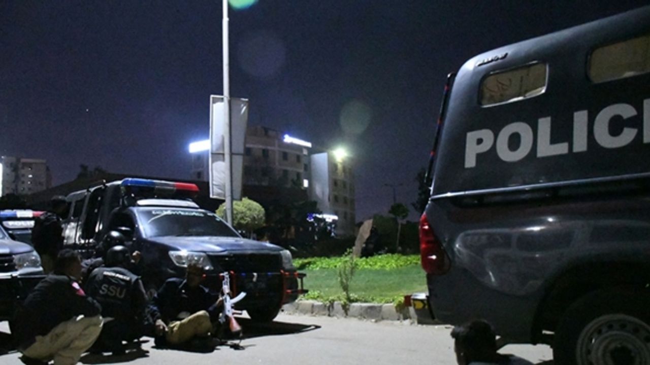 Pakistan'da polise saldırı, en az 9 ölü