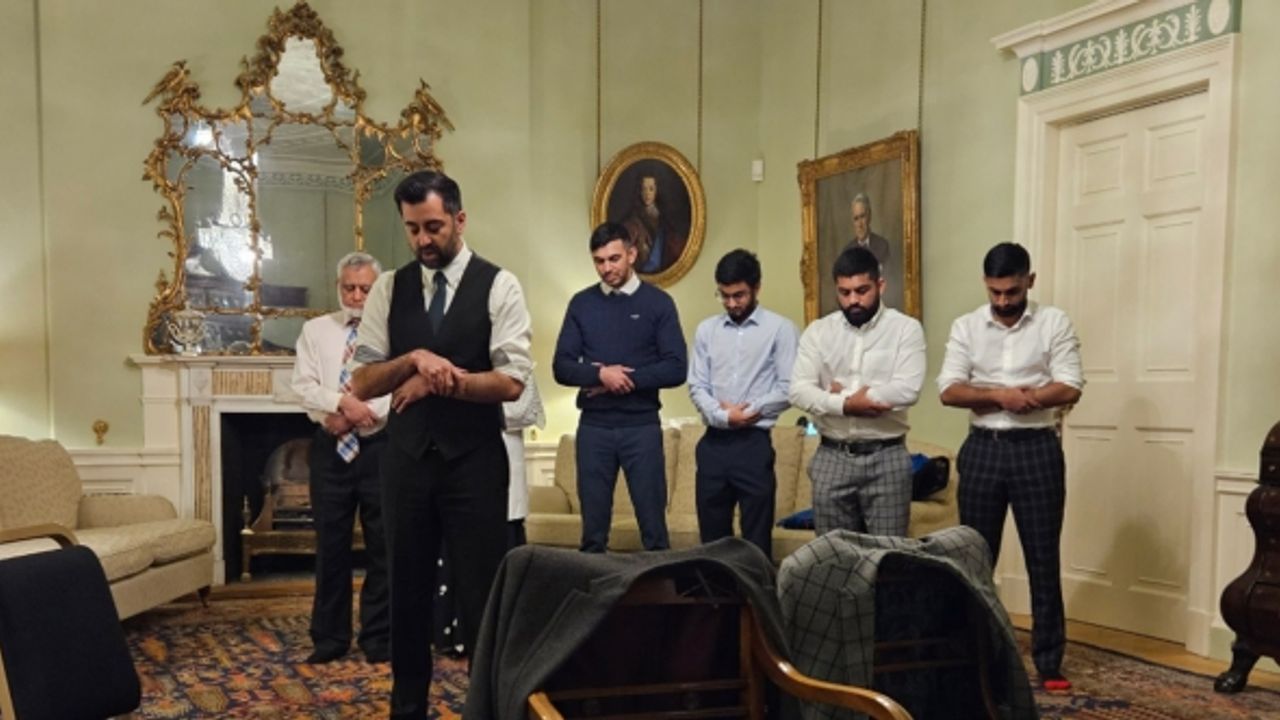 Yer: İskoçya Başbakanlık resmi konutu, İmam: Başbakan Hamza Yusuf
