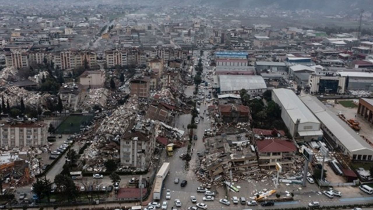 Aliyev 'Azerbaycan Caddesi' için para gönderiyor