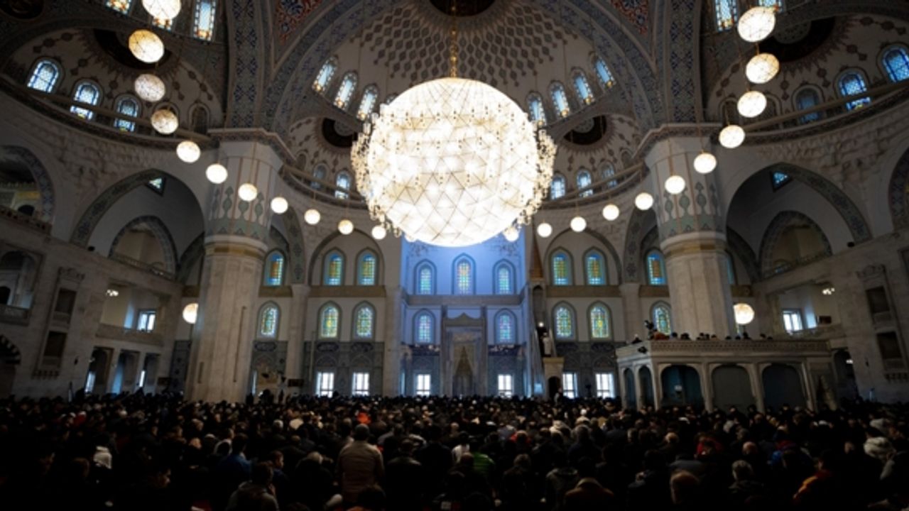 Müslümanlar 1444'üncü Ramazan Bayramını kutluyor