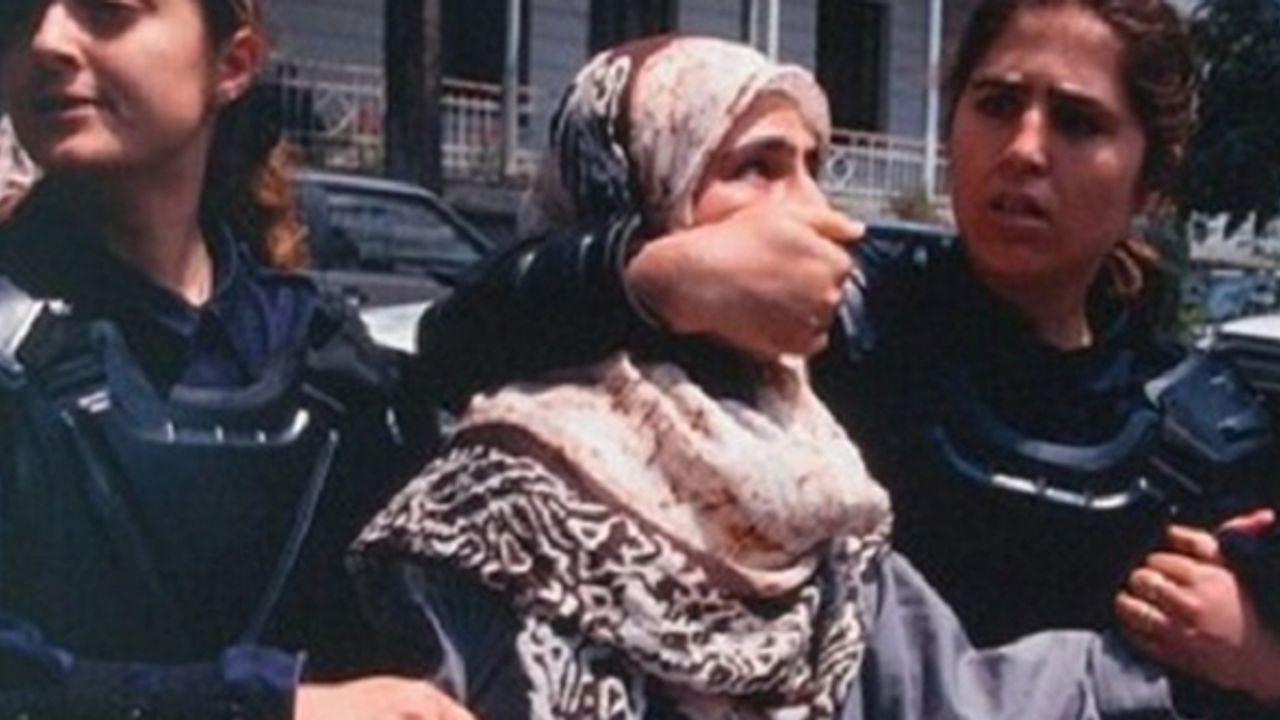 Başörtüsü yasağını kim getirdi? Kim kaldırdı?
