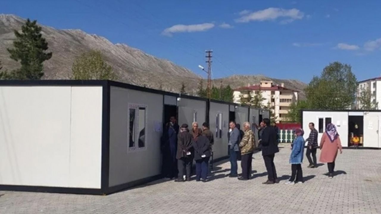 Depremzede vaatlere değil vefaya oy verdi