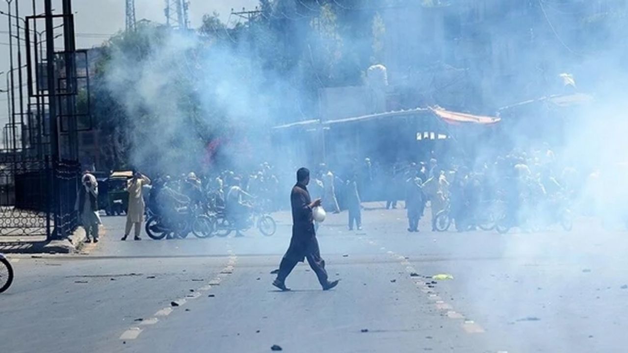 Pakistan yeniden karıştı, gerilim tırmanıyor