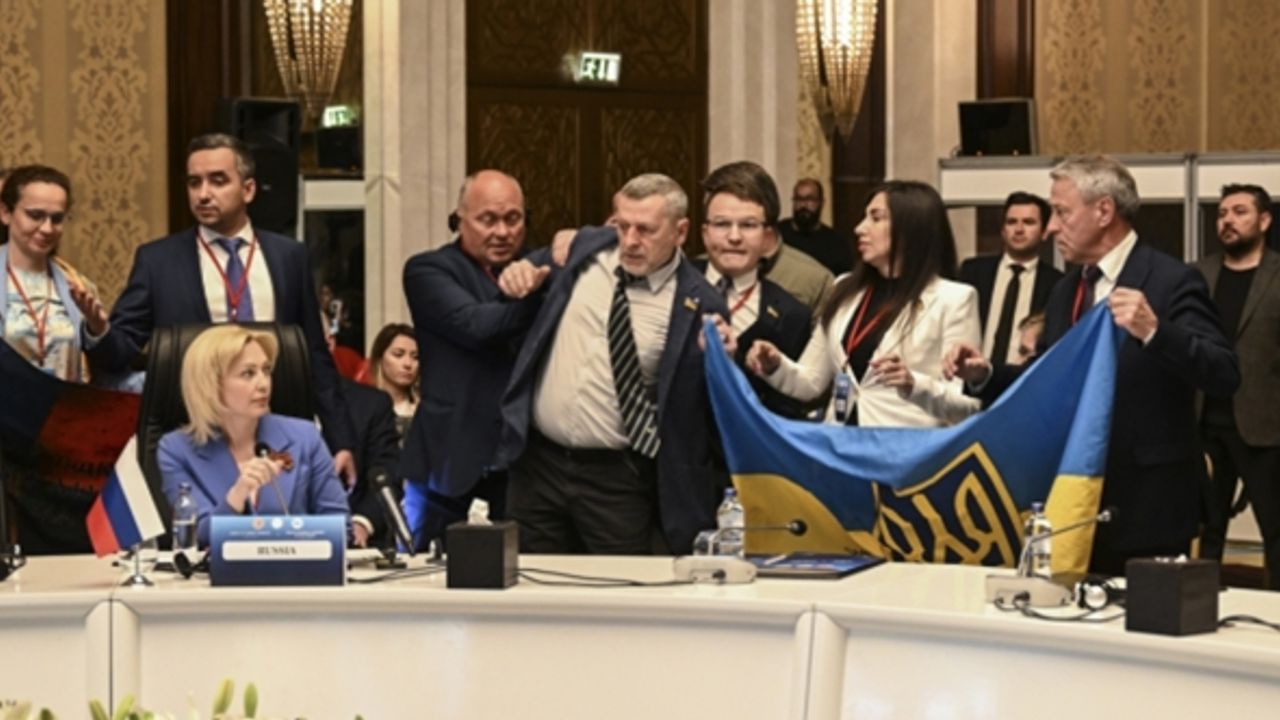 Ruslarla Ukraynalılar Ankara'da birbirine girdi